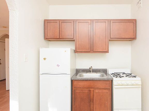 2nd image of 4829 N Damen Ave APT 315