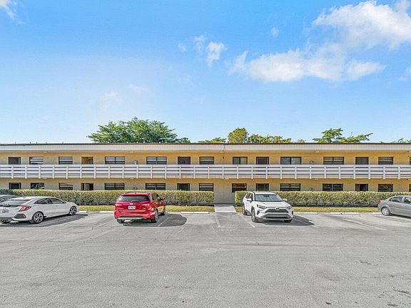 2nd image of 4491 Crystal Lake Dr APT 103A