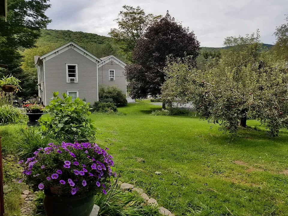Photo taken from a distance
3 bedrooms, LR, EIK, Deck