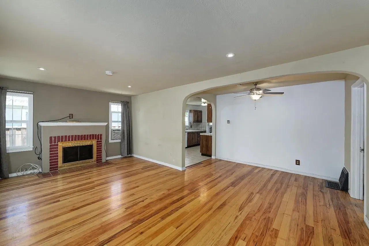 3 bed, 1155 sqft, $4,550 — Photo 2