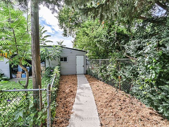 5th image of 972 Cosburn Ave