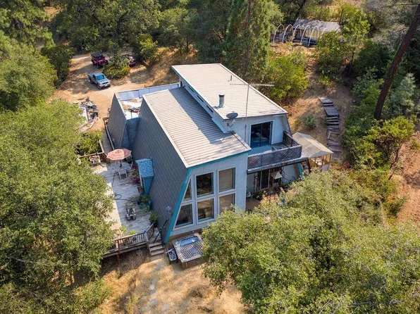 20111 Canyon View Dr, Jackson, CA 95642