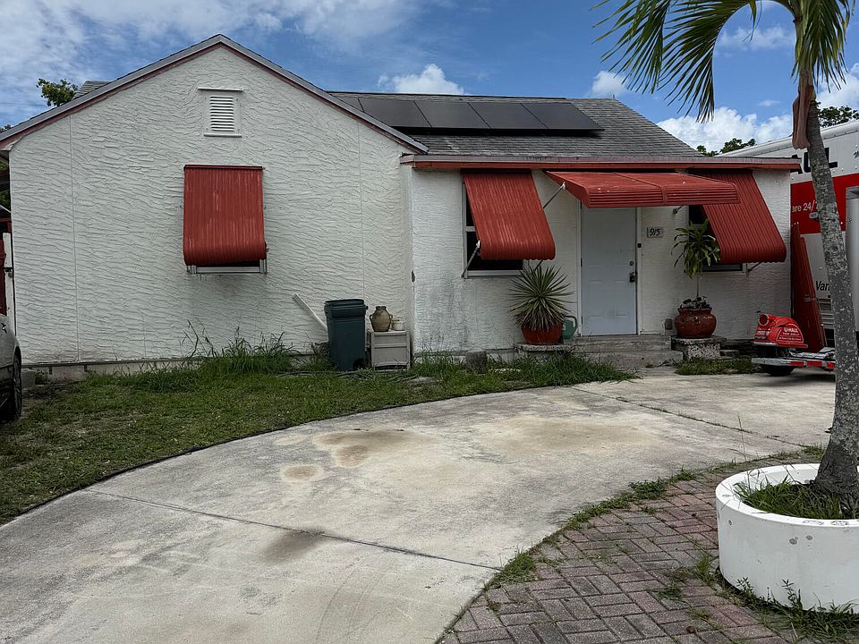 1st image of 915 N E Street
