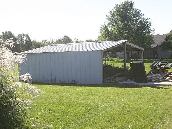 3rd image of 121 Oak Hollow Dr