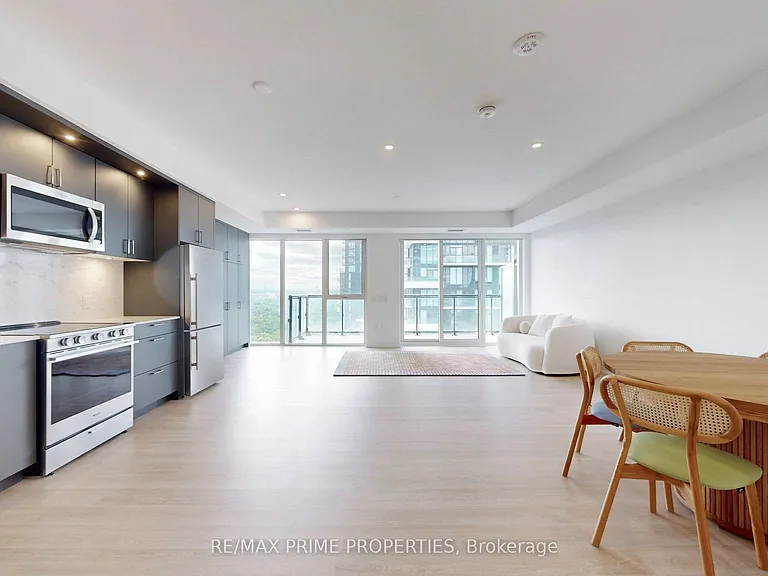 30 Inn On The Park Dr #2401 — Photo 1