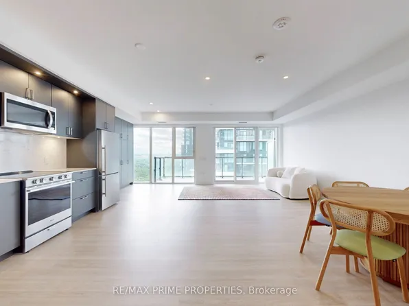 30 Inn On The Park Dr #2401, Toronto, ON M3C 0P7