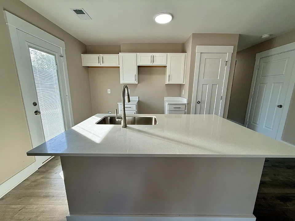 2 bed, 2.0 bath, 1245 sqft, $1,295