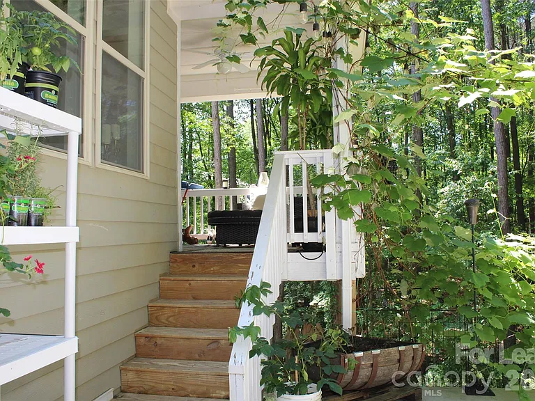 4181 Palm Dr — Photo 36