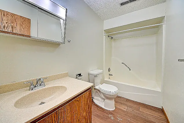 34 Lincoln Ave — Photo 9