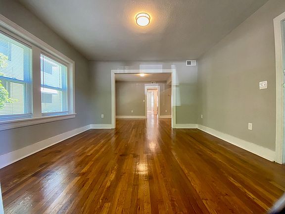 4th image of 5047-5049 Wyandotte St #5047-1