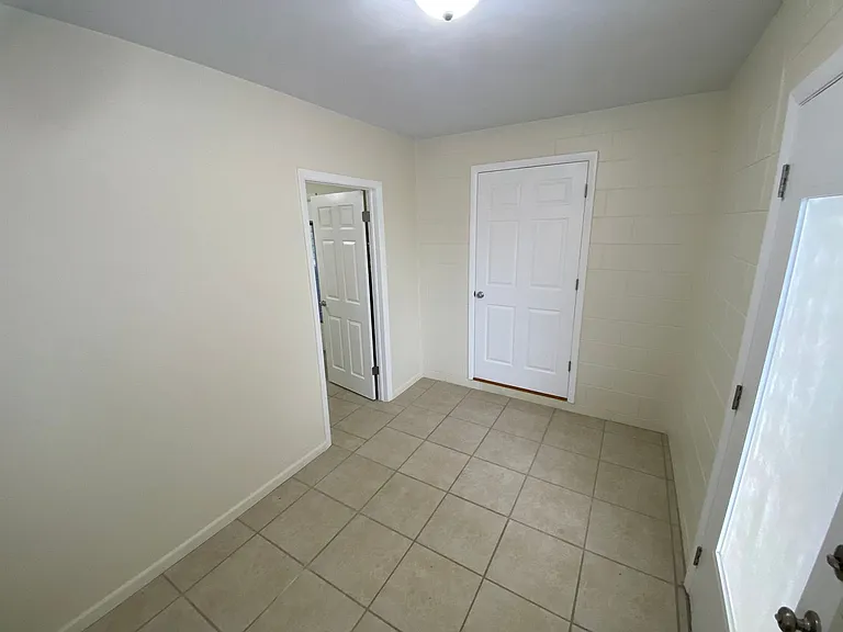 2210 SE 2nd St — Photo 13