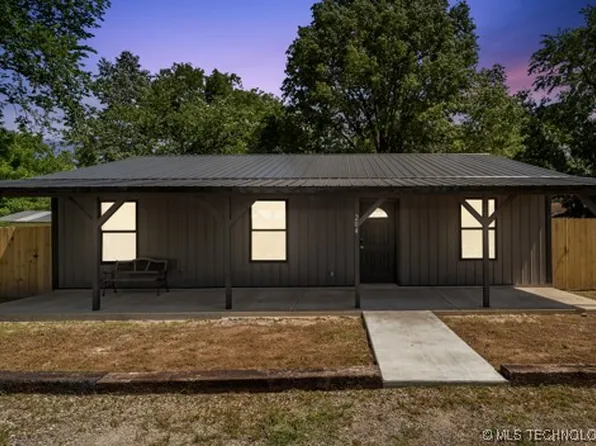 204 NE 2nd St, Adair, OK 74330