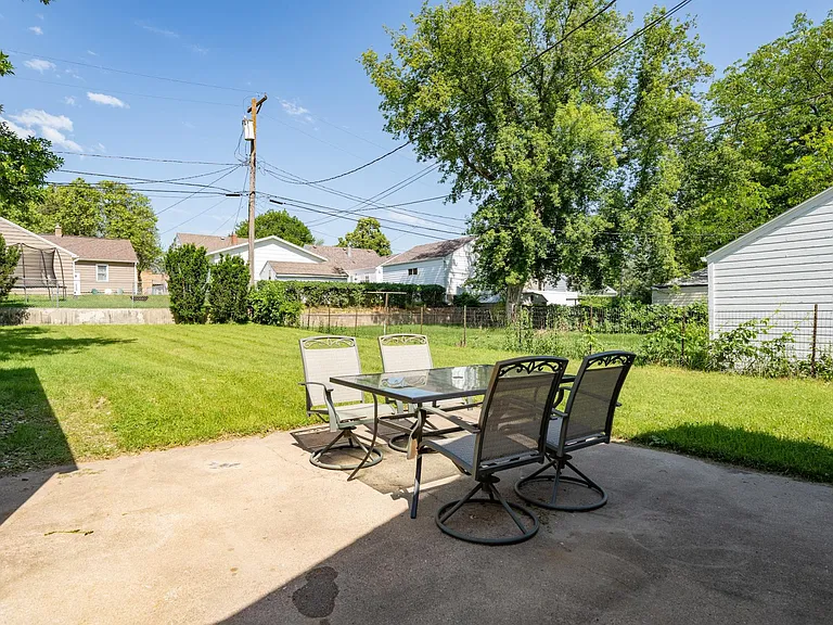 1219 S Glendale Ave — Photo 20