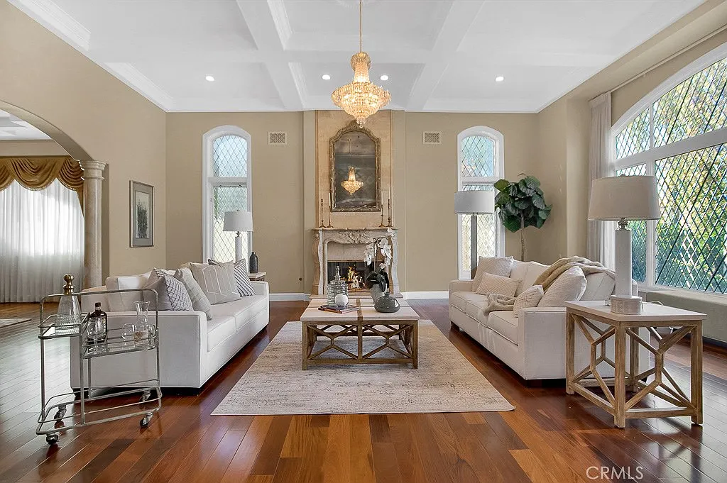 6 bed, 7000 sqft, $19,900 — Photo 3