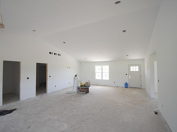 4th image of 11999 Lilac St