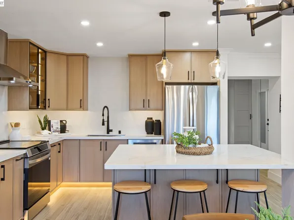 2772 Tice Creek Dr APT 4, Walnut Creek, CA 94595