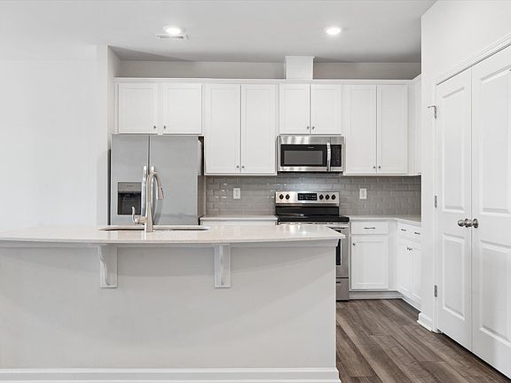 3rd image of 293 E Compass Way