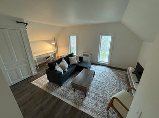 359 Maple St APT 8, Stowe, VT 05672