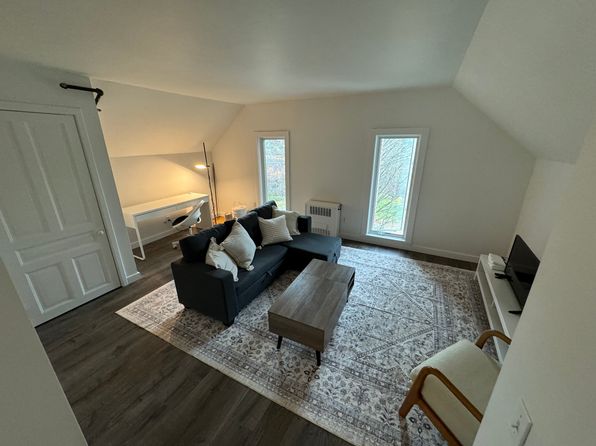 359 Maple St APT 8, Stowe, VT 05672