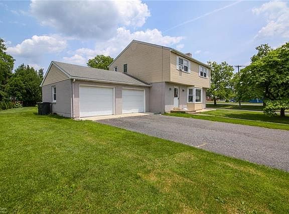4th image of 1600 Rosewood Dr