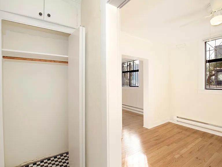 Blaine Apartments — Photo 10