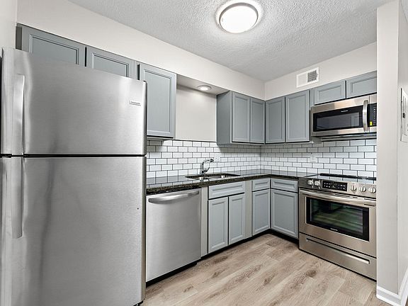 3rd image of 3909 Kenwood Ave #12