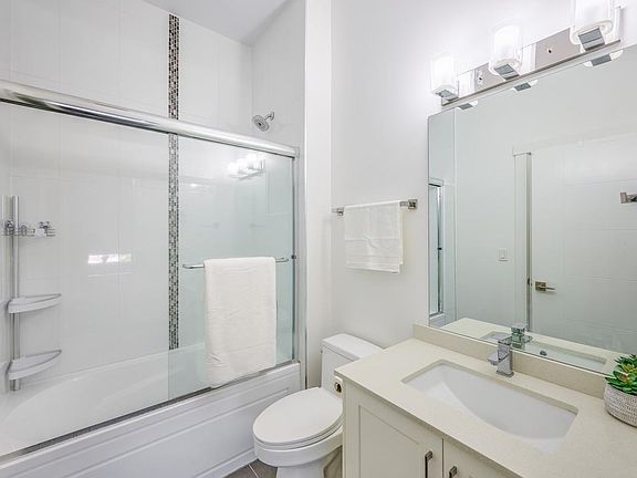 5th image of 22577 Royal Cres #503