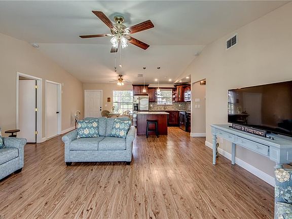 3rd image of 304 NW 3rd Pl