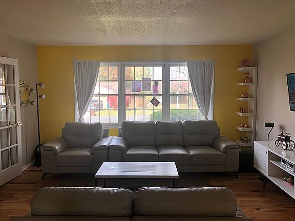 2nd image of 4317 Jamestown Dr