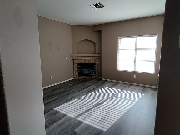 3rd image of 1610 Davilla St