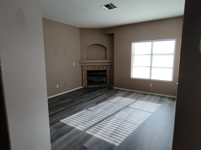 1610 Davilla St — Photo 3