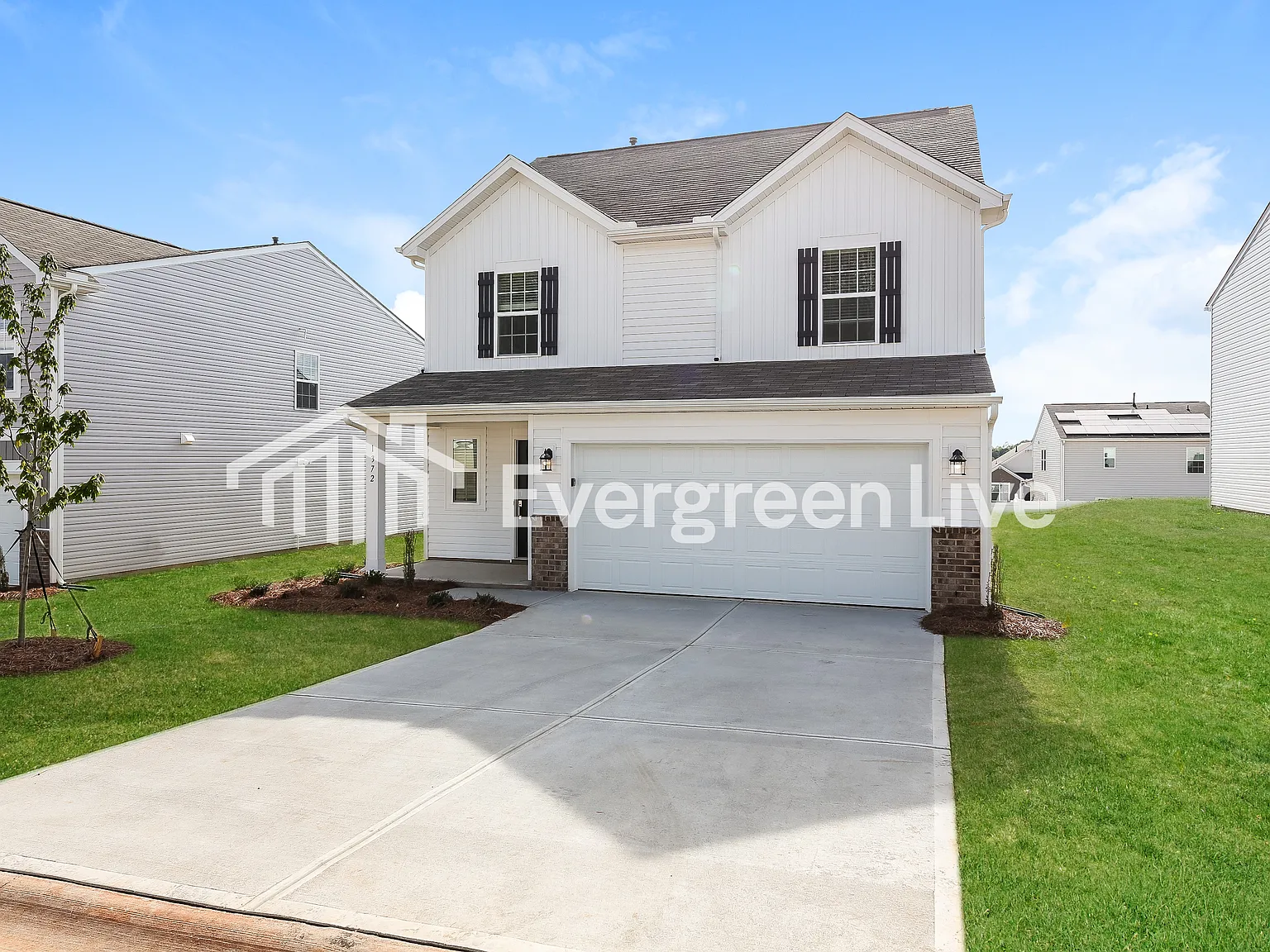 5 bed, 2.5 bath, 2306 sqft, $1,920 — Photo 2