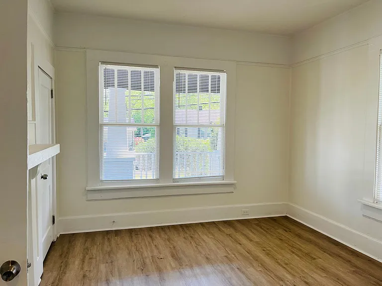 410 Alford St — Photo 15