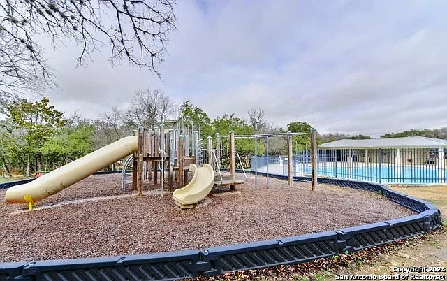 533 Thoreau Trl — Photo 36