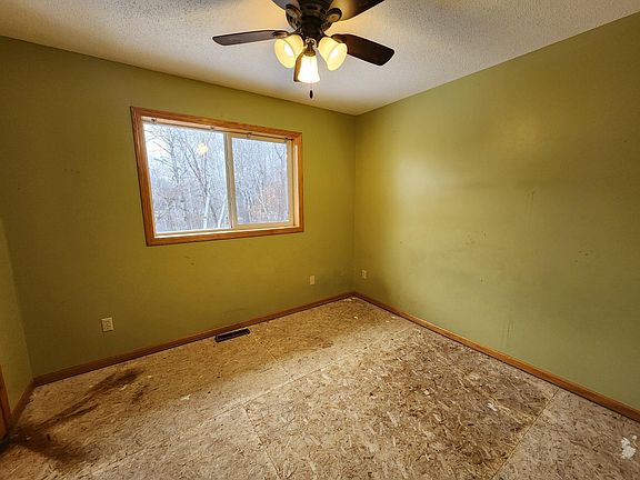 5th image of 23176 Fox St NW