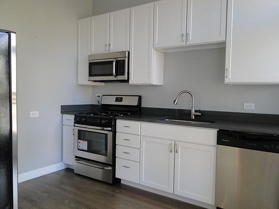 3rd image of 1336 N La Salle Dr #2F