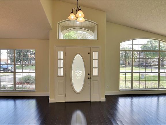 3rd image of 850 Laurelcrest Dr