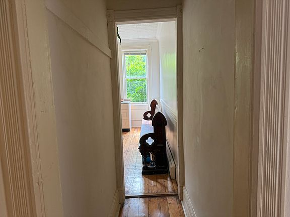 4th image of 62 Summit Ave APT 3