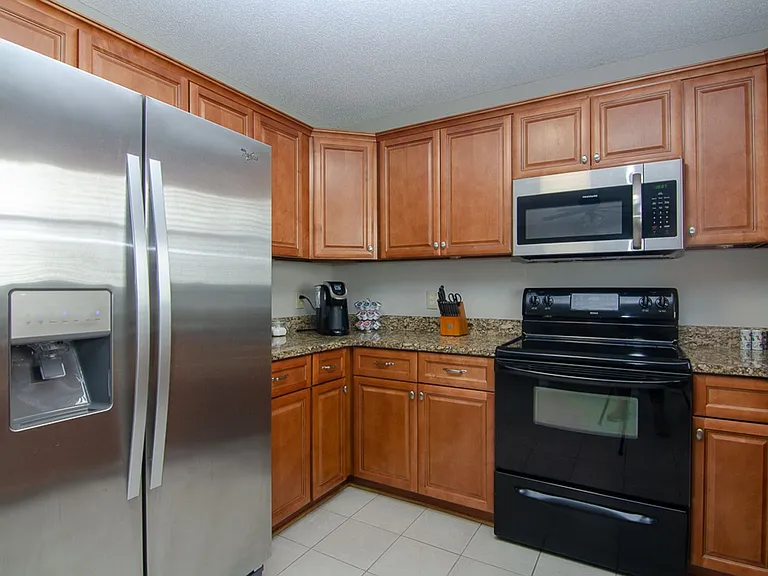 306 Wedgewood Ct — Photo 5