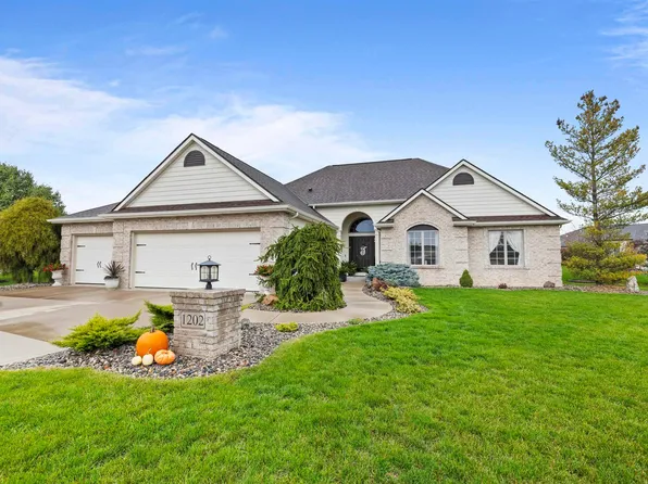 1202 Eckhart Ave, Auburn, IN 46706