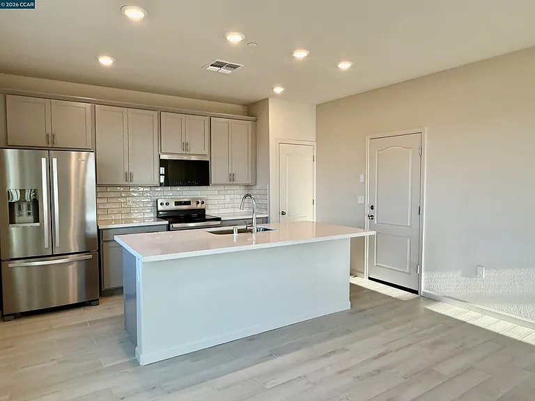 626 Shefford Dr — Photo 3