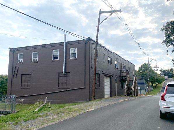 18 Cleveland Ave APT 4, Westover, WV 26501