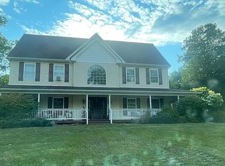 100 Pinto Ln, Lords Valley, PA 18428