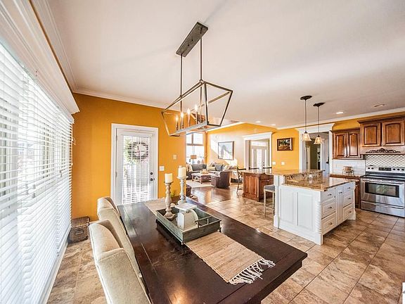 5th image of 265 McKenna Dr