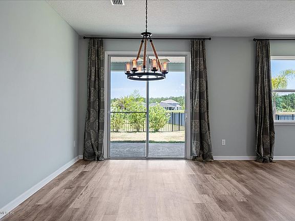 4th image of 33 Great Pond Way