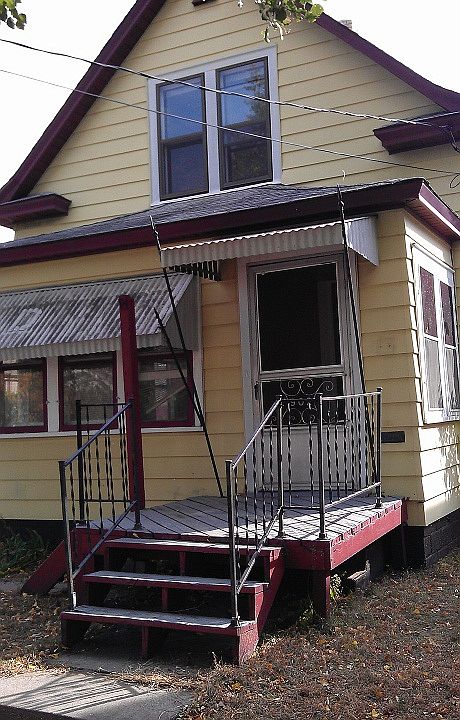 1st image of 902 27th Ave NE
