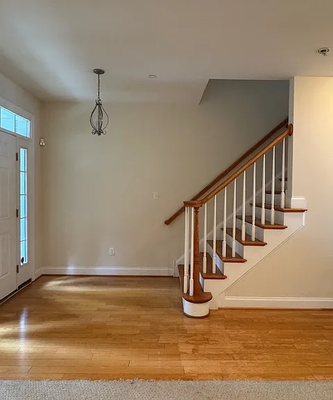 748 Moore Ave — Photo 4