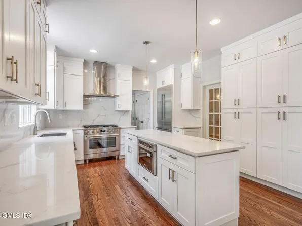 12 Hickory Dr #B, Greenwich, CT 06831