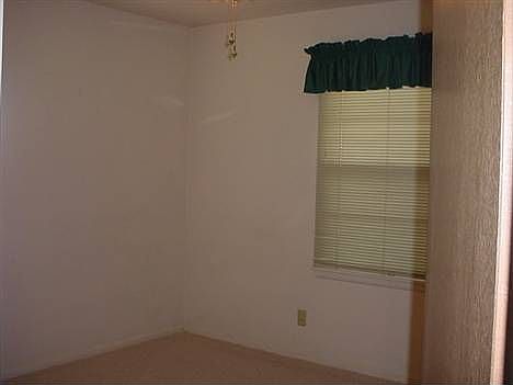 3rd image of 637 Hillcrest Dr
