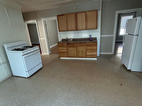 3rd image of 19 Avery St #2